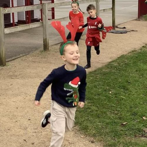 We’ve had a trotting time doing the reindeer run today! The children loved running around the track with their ears on 🦌